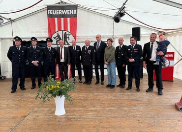 Ortswehrführung Gahry, Amtswehrfürhung, Amtsdirektorin, Ministerpräsident Woidke und Vertreter des KFV beim 100 Jährigen Jubiläum der Feuerwehr in Gahry