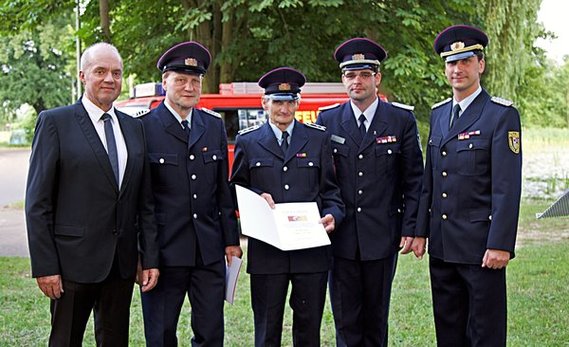 Bürgermeister Dieter Perko, OWF Harald Noack, Dieter Kramer, KFV-Vorsitzender Robert Buder, Stellvertretende KBM Karsten Magister