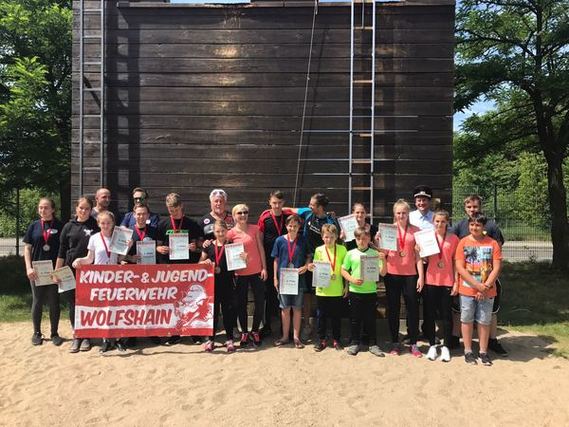 Abschlussfoto der Jugendfeuerwehr Trebendorf u. Wolfshain mit Betreuer