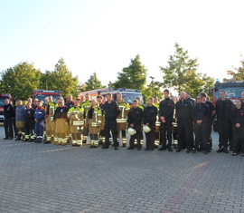 Kameraden der Feuerwehr bei der Übung im Branitzer Park