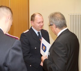Auszeichnung des Kam. Ronny Heppchen durch Landrat Harald Altekrüger