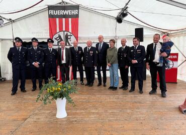 Ortswehrführung Gahry, Amtswehrfürhung, Amtsdirektorin, Ministerpräsident Woidke und Vertreter des KFV beim 100 Jährigen Jubiläum der Feuerwehr in Gahry