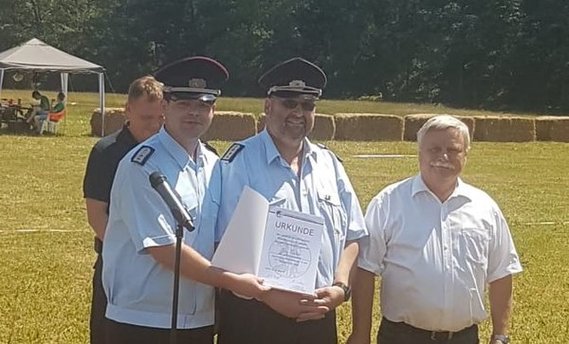 Kam. Robert Buder, Kam. Jörg Fischer, Bürgermeister der Gemeinde Schenkendöbern Peter Jeschke