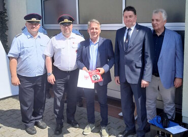 vlnr: Kreisbrandmeister Stefan Grothe, LVF-Vizev Daniel Brose, Bernd Starick, Bürgermeister Ralph Homeister, Amtsdirektor Norbert Krüger
Autor: Robert Buder, KFV SPN e.V.