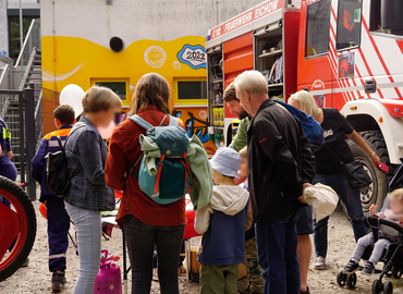 Interessierte Besucherinnen und Besucher