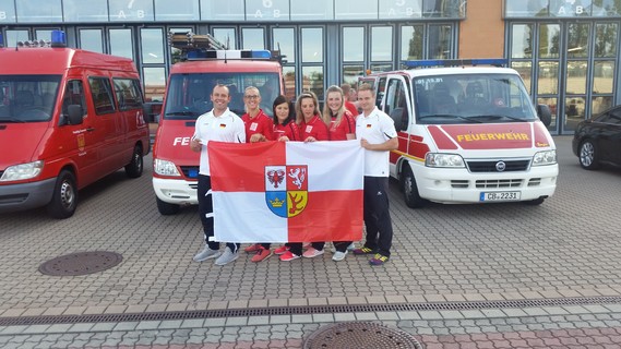 Die Verabschiedung zur WM im letzten Jahr. Anja Aldermann (2. von rechts) und die Lausitzer SportlerInnen im Team Deutschland. In diesem Jahr allerding in leicht abgewandelter Besetzung.