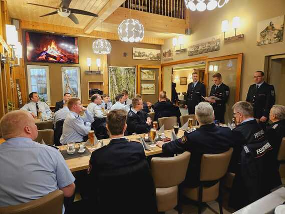 Gute Stimmung beim traditionellen Schnitzelessen