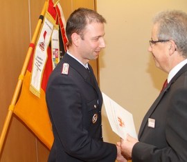 Auszeichnung des Kam. Martin Gloeckner durch den Landrat Harald Altekrüger