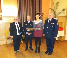 v.l. Bürgermeister Dietmar Horke, Leiter des UV IV des KFV e.V. Frank Kalisch, Ines Keuchler, Stadtwehrführer Stefan Grothe