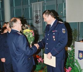 Das Feuerwehr-Ehrenzeichen in Silber für Kam. Jürgen Jurack