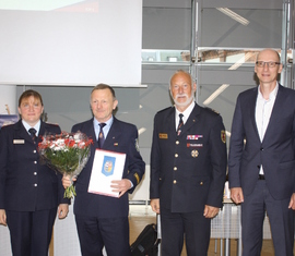 Edgar Maetschke (2. vl) erhielt das Ehrenzeichen des KFV in der Sonderstufe