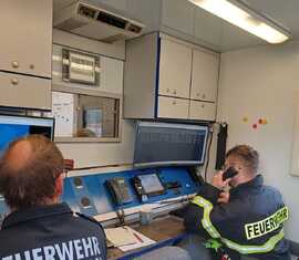 Fernmeldebetriebsstelle des ELW2 - besetzt durch Mitglieder der SEG-Führungsunterstützung Spree-Neiße /CB