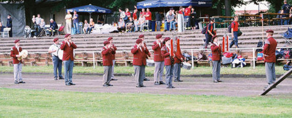 Einmarsch des Spielmannszuges aus Horno