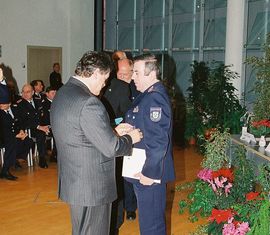 Ausgezeichnet mit dem Ehrenkreuz des Deutschen Feuerwehrverbandes in Silber,  ABM Manfred Karolczak