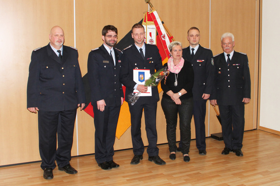 Vlnr: Carsten Brudek (stellv. KBM), Robert Buder (Vorsitzender KFV SPN), Martin Gloeckner, Simone Taubenek (Bürgermeisterin), Matthias Geigk (Leiter Untervand II KFV), Andreas Britze (Stadtwehrführer)