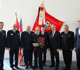 vlnr: Karsten Magister (Gemeindewehrführer Neuhausen), Siegmund Rückmann (Stellvertretender Vorsitzender des KFV), Stefan Grothe (Kreisbrandmeister), Andreas Paulick, Frank Stolper (Abteilungsleiter MIK), Harald Altekrüger (Landrat SPN), Werner-Siegwart Schippel (Präs. LFV BB), Carsten Billing (Ordnungsdezernent Landkreis)