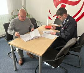 Jahresgespräch zwischen Robert Buder (rechts, KFV SPN) und René Kubisch (links Feuersozietät)