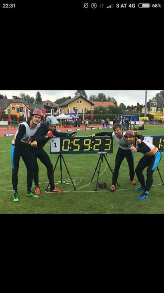 Die Männer nach ihrem erfolgreichen Lauf zum Vizeolympiatitel in der Disziplin 4x100m Feuerwehrstafette