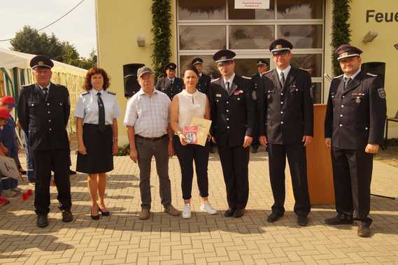 Torsten Ruhl (OWF Preilack), Elvira Hölzner (Amtsdirektorin des Amtes Peitz), Jürgen Wulff (Seniorchef), Silvia Wulff-Branaschk (Geschäftsführerin), Robert Buder (Vorsitzender KFV), Mirko Schneider (stellv. Amtswehrführer der FF Peitz), René Sonke (ehrenamtlicher Bürgermeister der Gemeinde Turnow-Preilack)