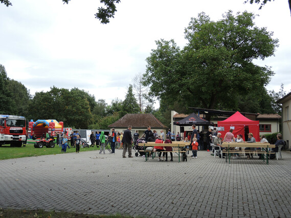 Zahlreiche Besucher ließen sich in Sergen über das Feuerwehrwesen informieren