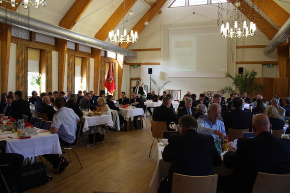 Die Delegierten im Hornoer Krug