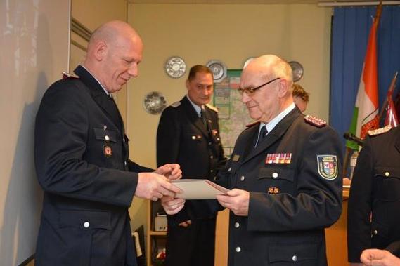 vl: Stefan Schröter, Stadtbrandmeister Kam. Frank Balkow, der stellv. Vorsitzender Kam. Rückmann