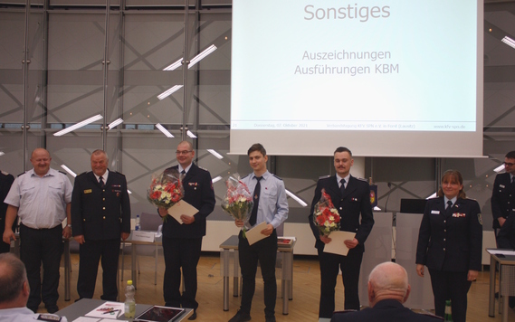 vlnr:
Stefan Grothe (KBM), Werner-Siegwart Schippel (Präsident LFV), René Giebler, Jonas Hohm, Merlin Imer, Christine Sehmisch (Stellv. Vorsitzende KFV),