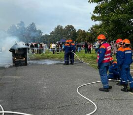 Vorführung Jugendfeuerwehr Forst (Lausitz) - Löschangriff