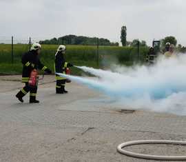 Brandbekämpfung einer in Brand geratenen Hochdruckgasleitung