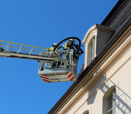 Übung im Branitzer Park, fiktives Feuer im Dachstuhl des Schloss
