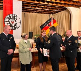 Auszeichnung "Helfer von morgen" überreicht durch Vorstand KFV Robert Buder