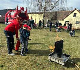 Feuerlöschtrainer beim Tag der offenen Tür in Jocksdorf