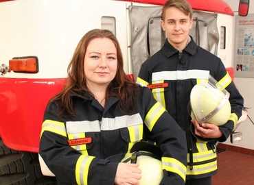 Michelle Schneider und Dennis Gardy von der Freiwilligen Feuerwehr Striesow.