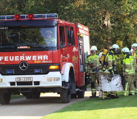 Feuerwehr rüstet sich für den Innenagriff im Schloss Branitz aus