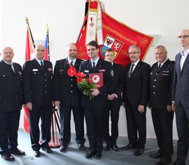 vlnr: Stefan Grothe (Kreisbrandmeister), Siegmund Rückmann und Jörg Fischer (Stellvertretende Vorsitzende des KFV), Robert Buder, Frank Stolper (Abteilungsleiter MIK), Harald Altekrüger (Landrat SPN), Werner-Siegwart Schippel (Präs. LFV BB), Carsten Billing (Ordnungsdezernent Landkreis)