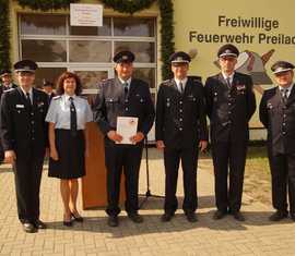 Robert Buder (Vorsitzender KFV), Elvira Hölzner (Amtsdirektorin des Amtes Peitz), Christian Krönert (Kinderfeuerwehrwart Preilack u. Vorsitzender Feuerwehrverein Preilack e.V.), Mirko Schneider (stellv. Amtswehrführer der FF Peitz), René Sonke (ehrenamtlicher Bürgermeister der Gemeinde Turnow-Preilack), Stefan Kothe (amt. Kreis­jugend­feuerwehrwart).