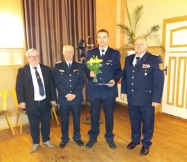 v.l. Bürgermeister Dietmar Horke, Leiter des UV IV des KFV e.V. Frank Kalisch, Kamerad Thomas Zademach, Stadtwehrführer Stefan Grothe