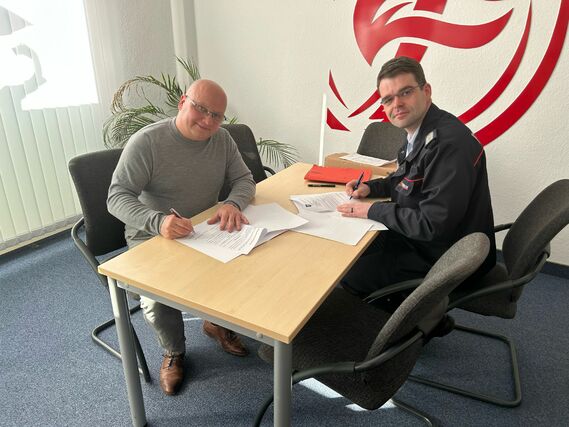 Jahresgespräch zwischen Robert Buder (rechts, KFV SPN) und René Kubisch (links Feuersozietät)