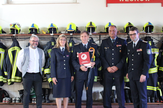 Spremberger Kamerad mit Ehrenkreuz des Landesfeuerwehrverbandes in Silber gewürdigt