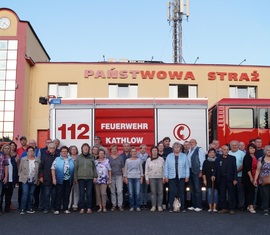 Gruppenbild vorm Feuerwehrhaus