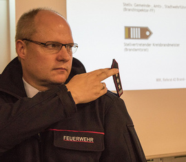 Die AG „Feuerwehrbekleidung und Dienstgradabzeichen“ stellte ihre Entwürfe für neue Uniformen vor
