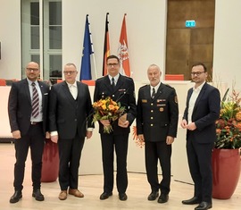 vlnr:
Björn Lakenmacher (stellv. Fraktionschef), Michael Stübgen (Innenminister), Mirko Schneider, Rolf Fünning (Präsident LFV), Jan Redmann (Fraktionsvorsitzender)