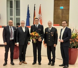 vlnr:
Björn Lakenmacher (stellv. Fraktionschef), Michael Stübgen (Innenminister), Mirko Schneider, Rolf Fünning (Präsident LFV), Jan Redmann (Fraktionsvorsitzender)