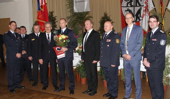 Denny Schröter im Kreis der Gratulanten