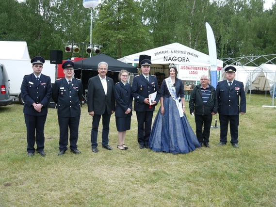 René Bennewitz nach seiner Auszeichnung mit dem Ehrenzeichen der Landesjugendfeuerwehr Brandenburg in Gold
