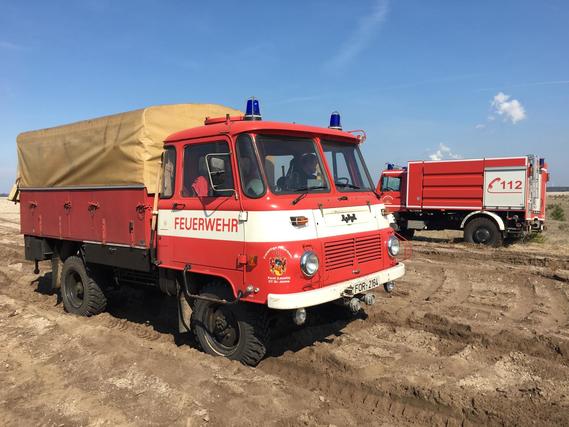 Geländefahrtraining der Freiwilligen Feuerwehr Forst (Lausitz) gemeinsam mit dem THW Ortsverband Forst (Lausitz) auf dem Boden des zukünftigen Cottbuser Ostsee´s