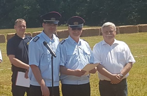 Kam. Robert Buder, Kam. Roland Kindt, Bürgermeister der Gemeinde Schenkendöbern Peter Jeschke