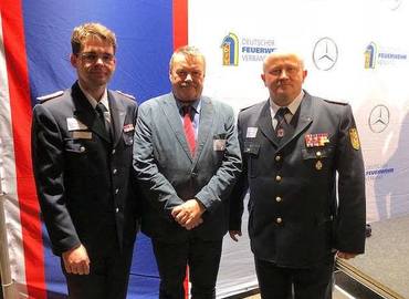 Der Vorsitzende des KFV SPN e.V. Robert Buder, Bundestagsabgeordneter Klaus-Peter Schulze und Kreisbrandmeister Stefan Grothe
