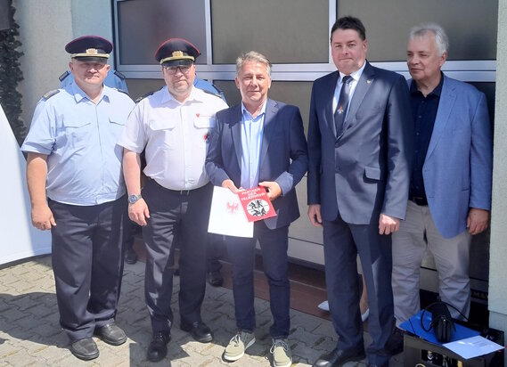 vlnr: Kreisbrandmeister Stefan Grothe, LVF-Vizev Daniel Brose, Bernd Starick, Bürgermeister Ralph Homeister, Amtsdirektor Norbert Krüger
Autor: Robert Buder, KFV SPN e.V.