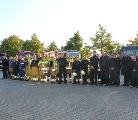 Kameraden der Feuerwehr bei der Übung im Branitzer Park